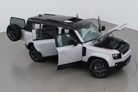 Land Rover Defender 110 P300e X-Dynamic SE | Luchtvering | ClearSight | Black Pack | Panoramadak | Trekhaak | 360° Camera | Koelbox | ACC