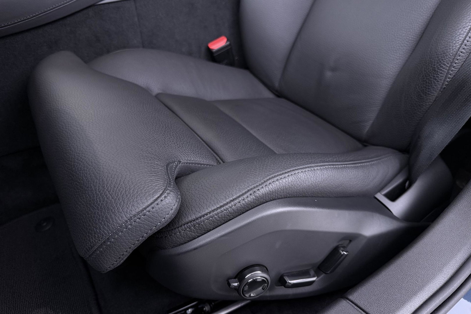 Volvo V60 T6 Plus Bright | Harman/Kardon | Trekhaak | 360° Camera | BLIS | Stoel+Stuurverwarming | Memory | Keyless | ACC