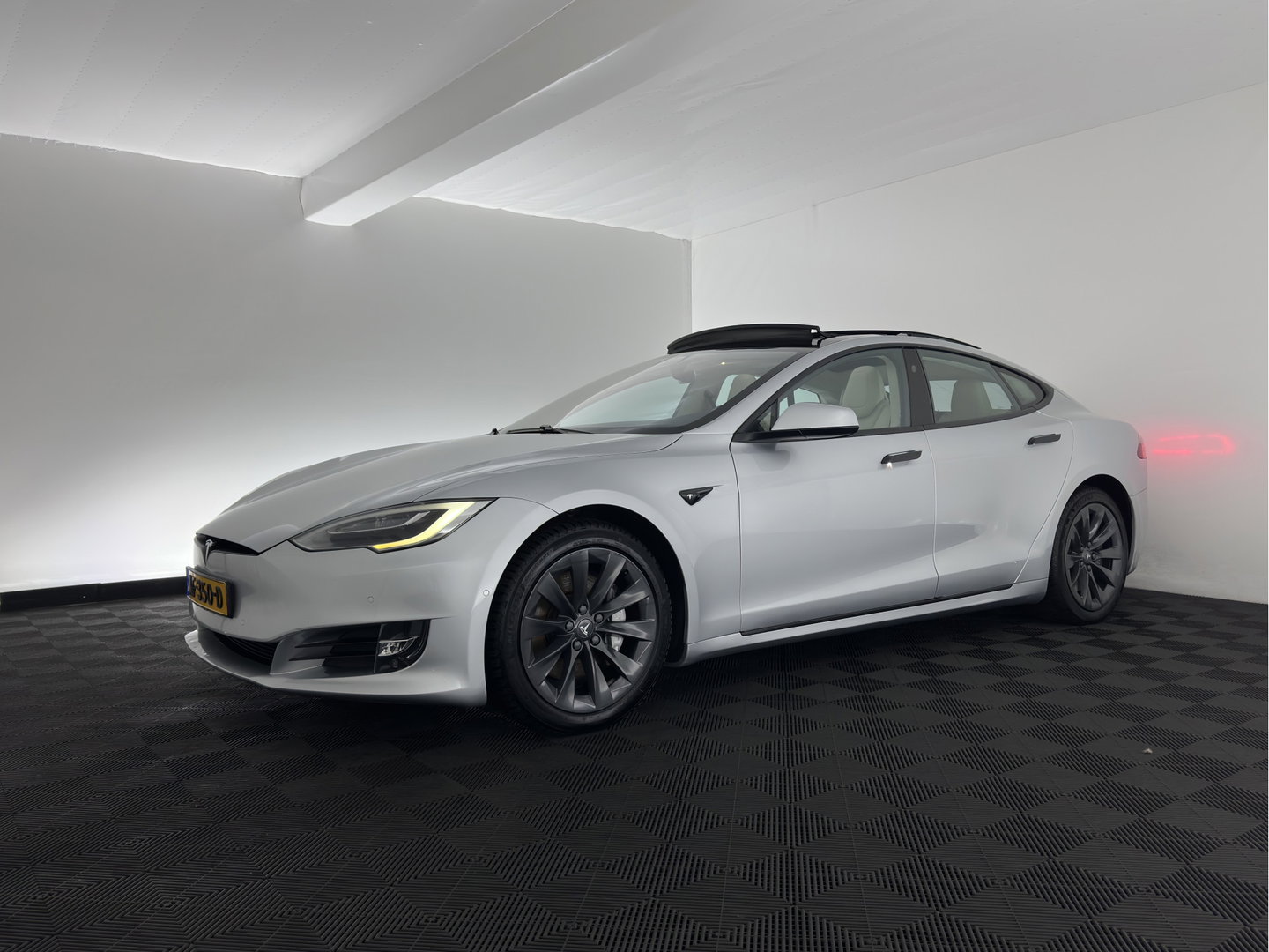Tesla Model S 100D Aut. *PANO | LEATHER | AIRSUSPENION | FULL-LED | NAVI-FULLMAP | KEYLESS | HEATED-SPORTSEATS | DIGI-COCKPIT | CAMERA | 19"ALU*