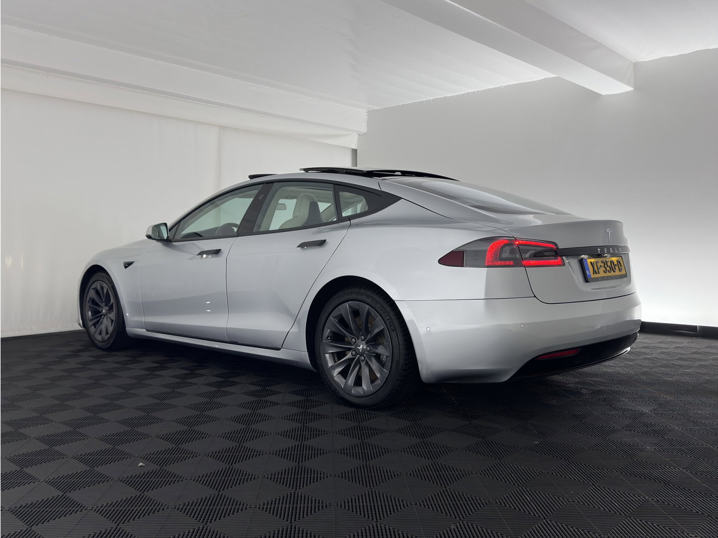 Tesla Model S 100D Aut. *PANO | LEATHER | AIRSUSPENION | FULL-LED | NAVI-FULLMAP | KEYLESS | HEATED-SPORTSEATS | DIGI-COCKPIT | CAMERA | 19"ALU*