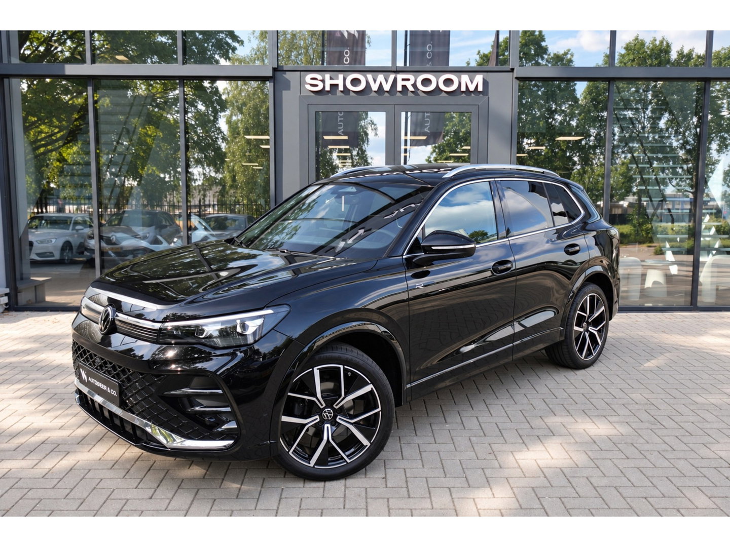 Volkswagen Tiguan 1.5 eTSI R-Line Business PANO KEYLESS H&K
