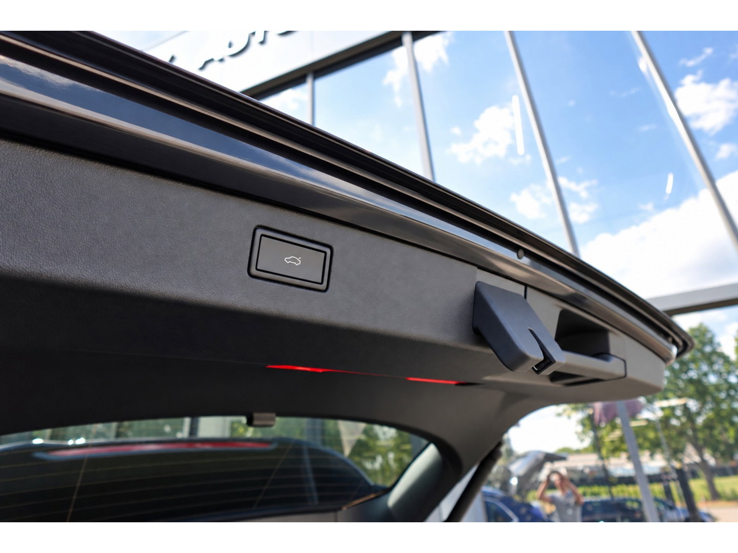 Volkswagen Tiguan 1.5 eTSI R-Line Business PANO KEYLESS H&K