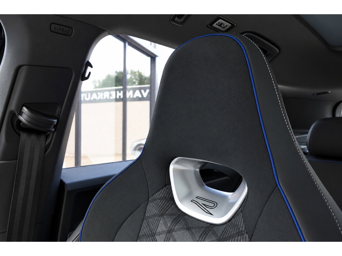 Volkswagen Tiguan 1.5 eTSI R-Line Business PANO KEYLESS H&K
