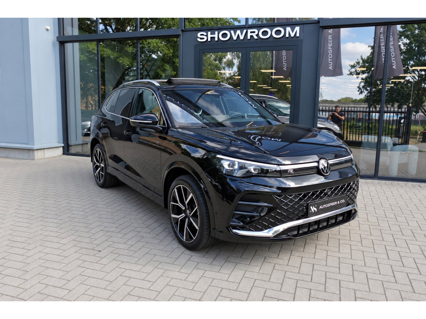 Volkswagen Tiguan 1.5 eTSI R-Line Business PANO KEYLESS H&K