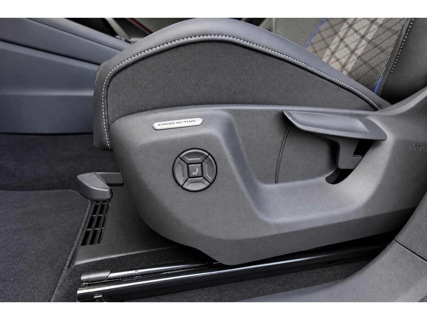 Volkswagen Tiguan 1.5 eTSI R-Line Business PANO KEYLESS H&K