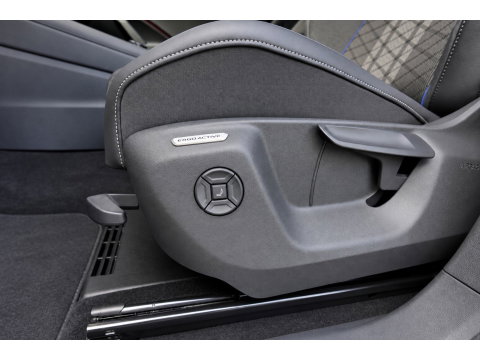 Volkswagen Tiguan 1.5 eTSI R-Line Business PANO KEYLESS H&K