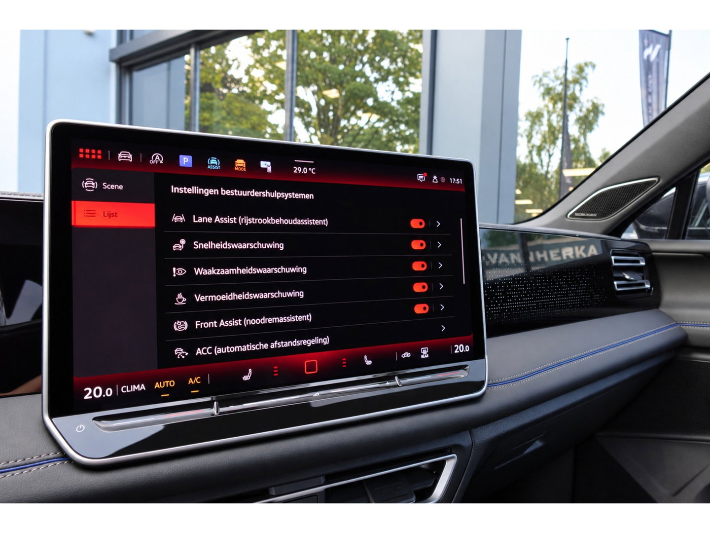 Volkswagen Tiguan 1.5 eTSI R-Line Business PANO KEYLESS H&K