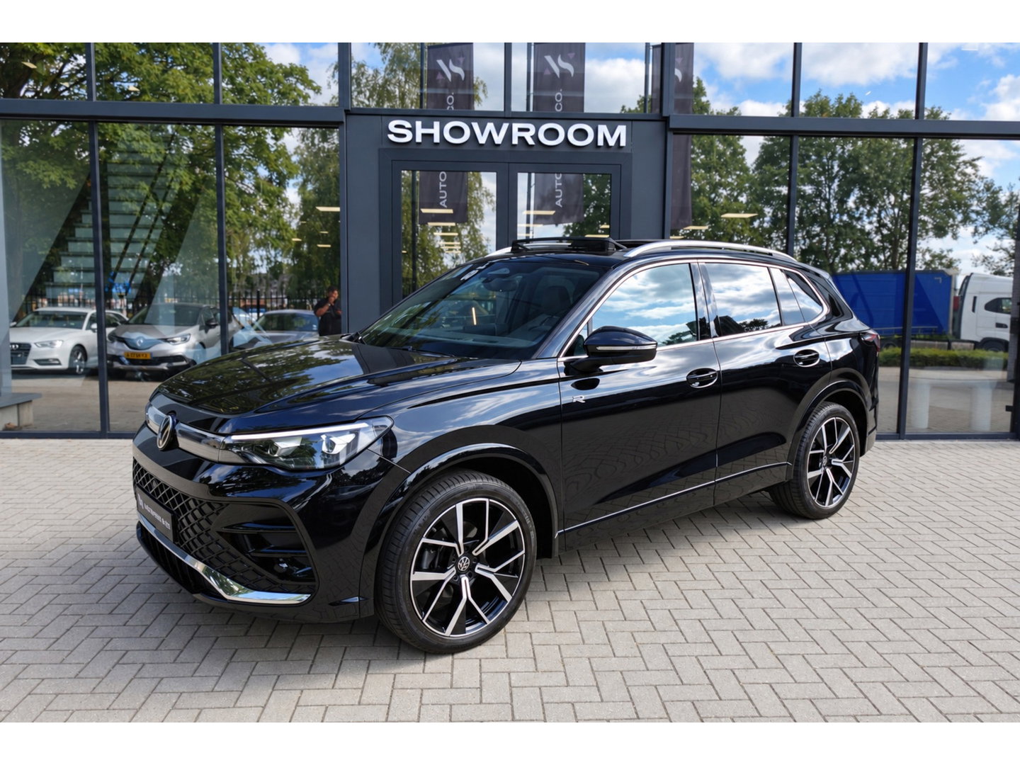 Volkswagen Tiguan 1.5 eTSI R-Line Business PANO KEYLESS H&K