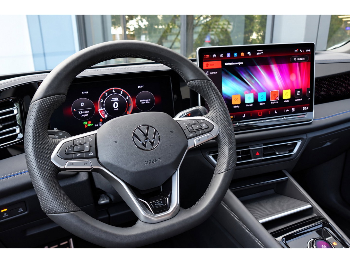 Volkswagen Tiguan 1.5 eTSI R-Line Business PANO KEYLESS H&K