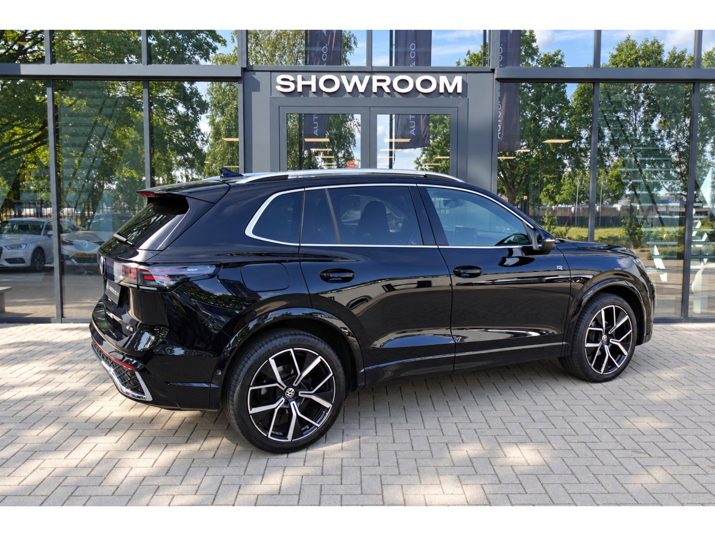 Volkswagen Tiguan 1.5 eTSI R-Line Business PANO KEYLESS H&K