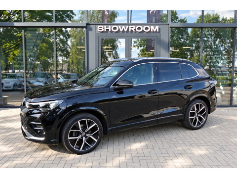 Volkswagen Tiguan 1.5 eTSI R-Line Business PANO KEYLESS H&K