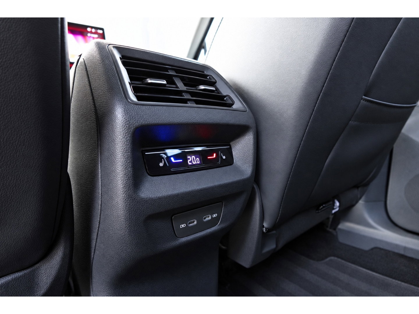 Volkswagen Tiguan 1.5 eTSI R-Line Business PANO KEYLESS H&K