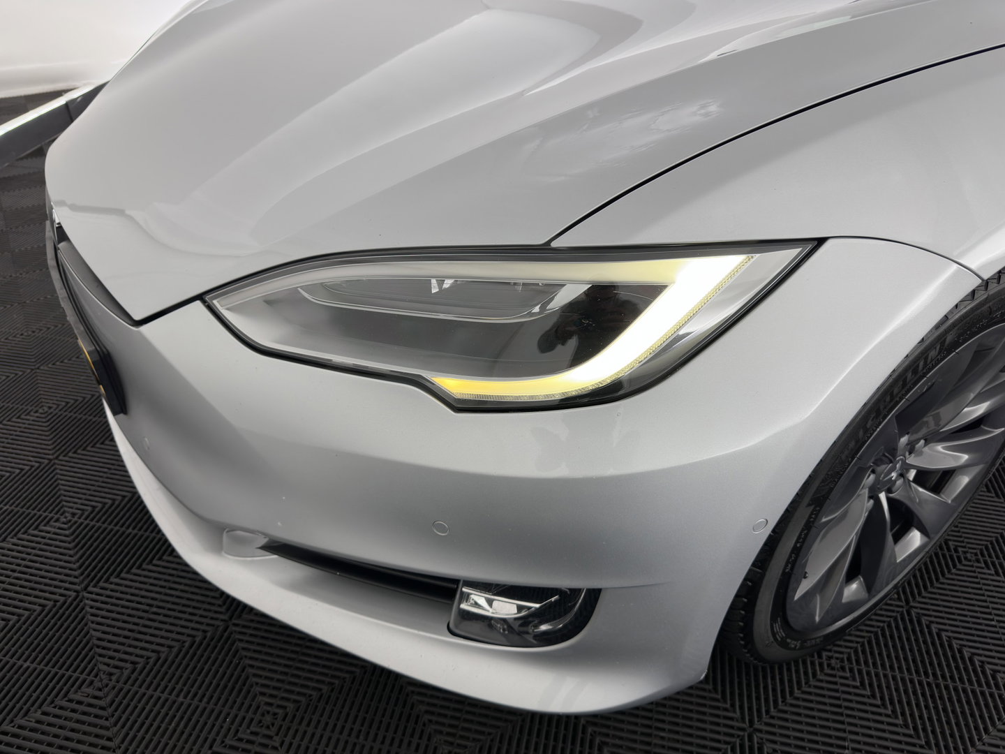 Tesla Model S 100D Aut. *PANO | LEATHER | AIRSUSPENION | FULL-LED | NAVI-FULLMAP | KEYLESS | HEATED-SPORTSEATS | DIGI-COCKPIT | CAMERA | 19"ALU*