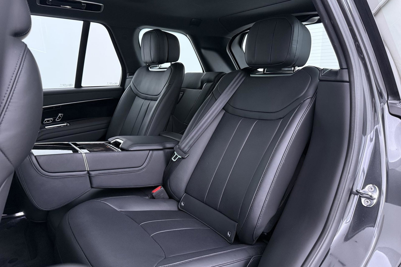Land Rover Range Rover P550e HSE | 23 Inch SV-Bespoke | Panoramadak | Meridian 3D | Shadow Exterior Pack | Massage | 360° Camera