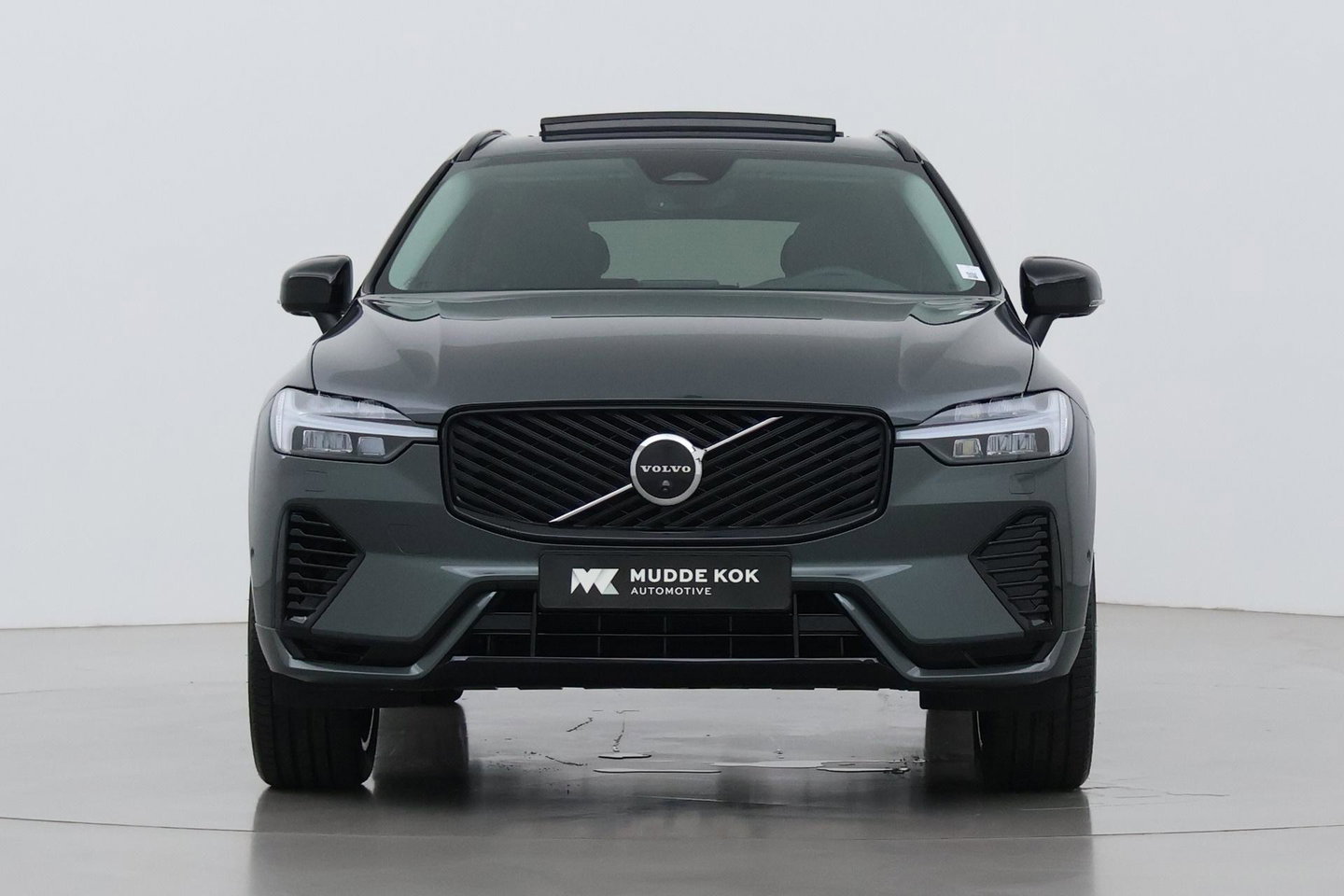 Volvo XC60 T8 Ultra Dark | Harman/Kardon | Trekhaak | Panoramadak | 360° Camera | Head-Up | Stoel+Stuurverwarming | ACC