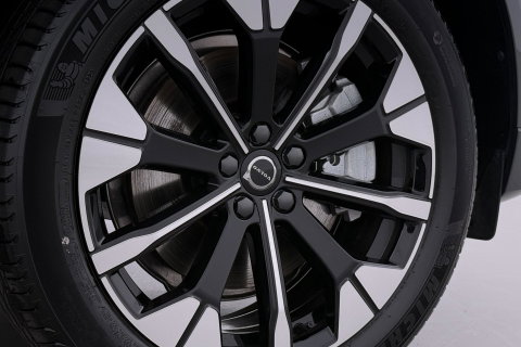 Volvo XC60 T8 Ultra Dark | Harman/Kardon | Trekhaak | Panoramadak | 360° Camera | Head-Up | Stoel+Stuurverwarming | ACC