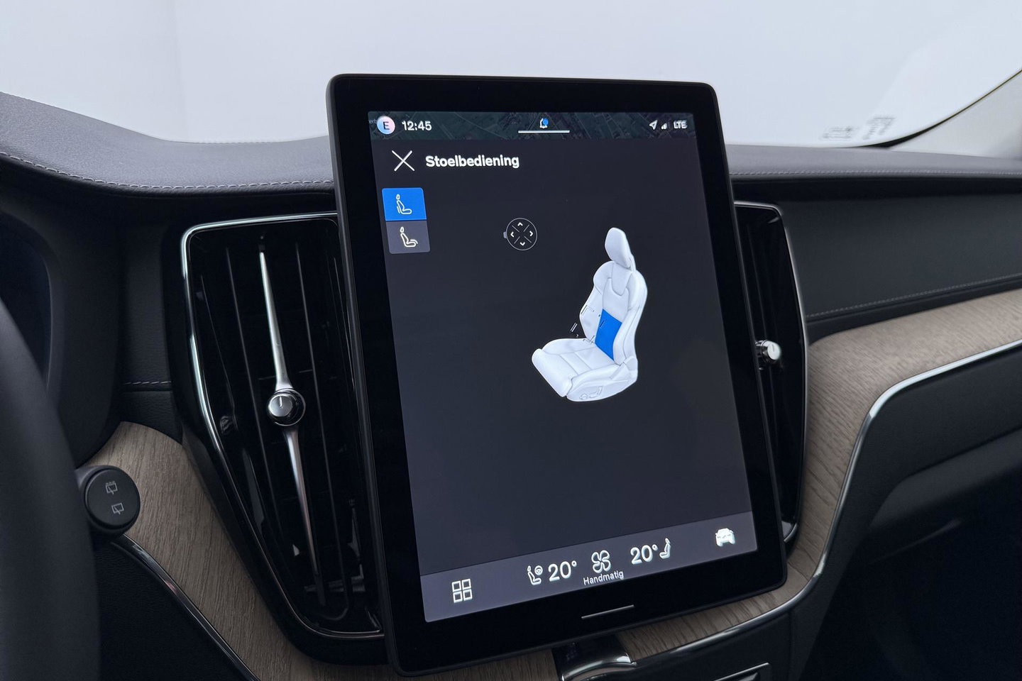 Volvo XC60 T8 Ultra Dark | Harman/Kardon | Trekhaak | Panoramadak | 360° Camera | Head-Up | Stoel+Stuurverwarming | ACC