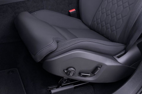Volvo XC60 T8 Ultra Dark | Harman/Kardon | Trekhaak | Panoramadak | 360° Camera | Head-Up | Stoel+Stuurverwarming | ACC