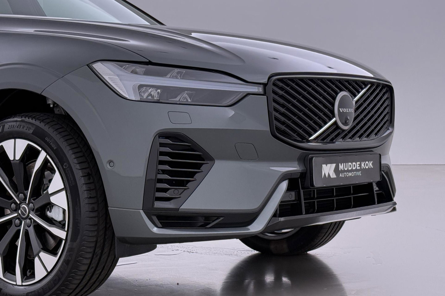 Volvo XC60 T8 Ultra Dark | Harman/Kardon | Trekhaak | Panoramadak | 360° Camera | Head-Up | Stoel+Stuurverwarming | ACC