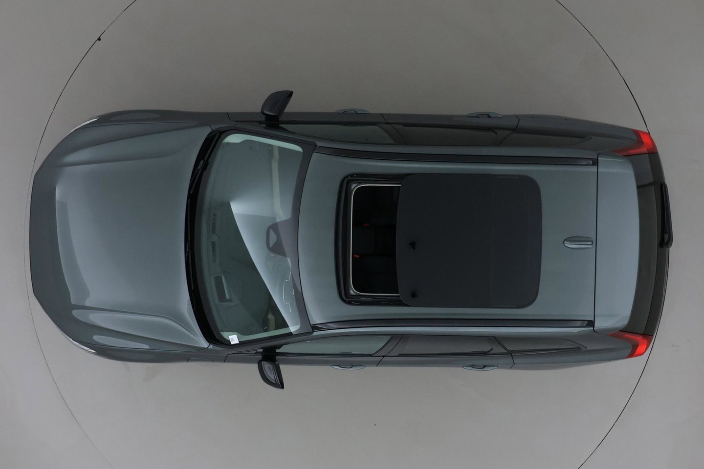 Volvo XC60 T8 Ultra Dark | Harman/Kardon | Trekhaak | Panoramadak | 360° Camera | Head-Up | Stoel+Stuurverwarming | ACC