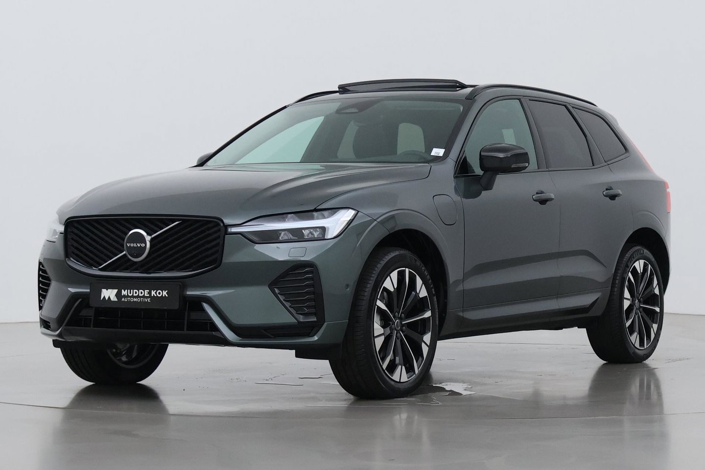 Volvo XC60 T8 Ultra Dark | Harman/Kardon | Trekhaak | Panoramadak | 360° Camera | Head-Up | Stoel+Stuurverwarming | ACC