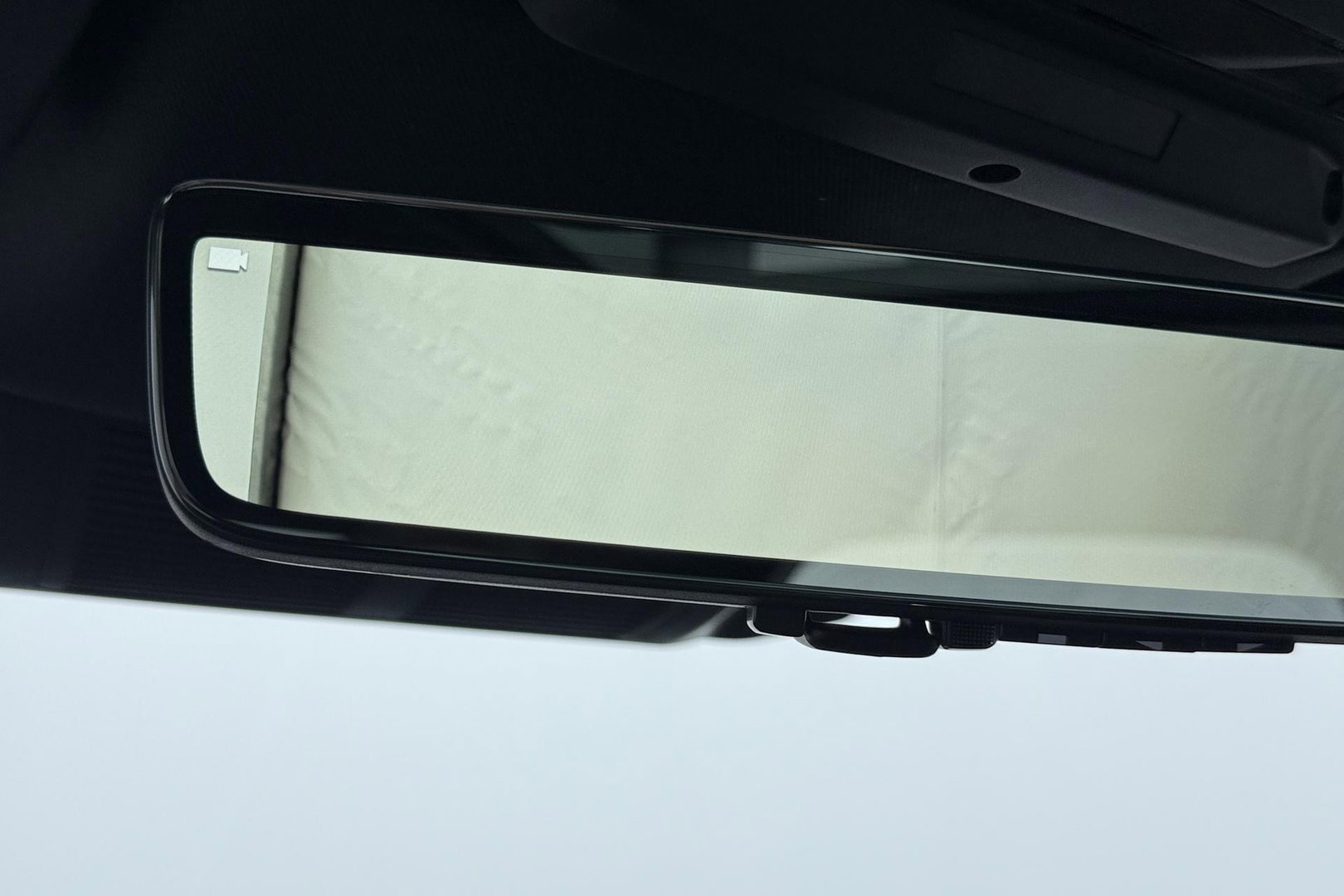 Land Rover Defender 2.0 P300e 110 X-Dynamic HSE | SATIN | Luchtvering | Panoramadak | Trekhaak | 360° Camera | Meridian Surround | Stoelventilatie | 22 Inch