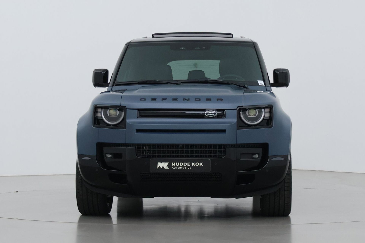 Land Rover Defender 2.0 P300e 110 X-Dynamic HSE | SATIN | Luchtvering | Panoramadak | Trekhaak | 360° Camera | Meridian Surround | Stoelventilatie | 22 Inch