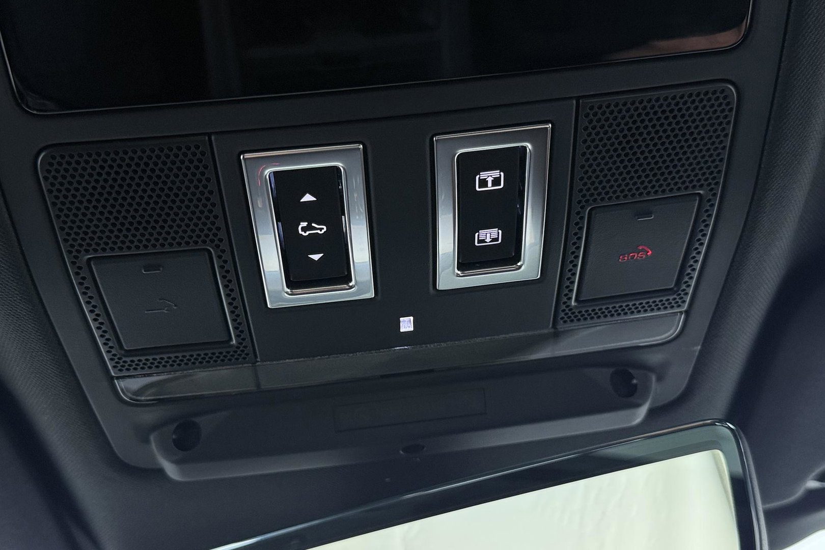 Land Rover Defender 2.0 P300e 110 X-Dynamic HSE | SATIN | Luchtvering | Panoramadak | Trekhaak | 360° Camera | Meridian Surround | Stoelventilatie | 22 Inch