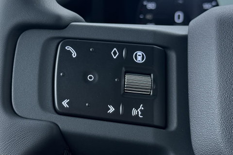 Land Rover Defender 2.0 P300e 110 X-Dynamic HSE | SATIN | Luchtvering | Panoramadak | Trekhaak | 360° Camera | Meridian Surround | Stoelventilatie | 22 Inch