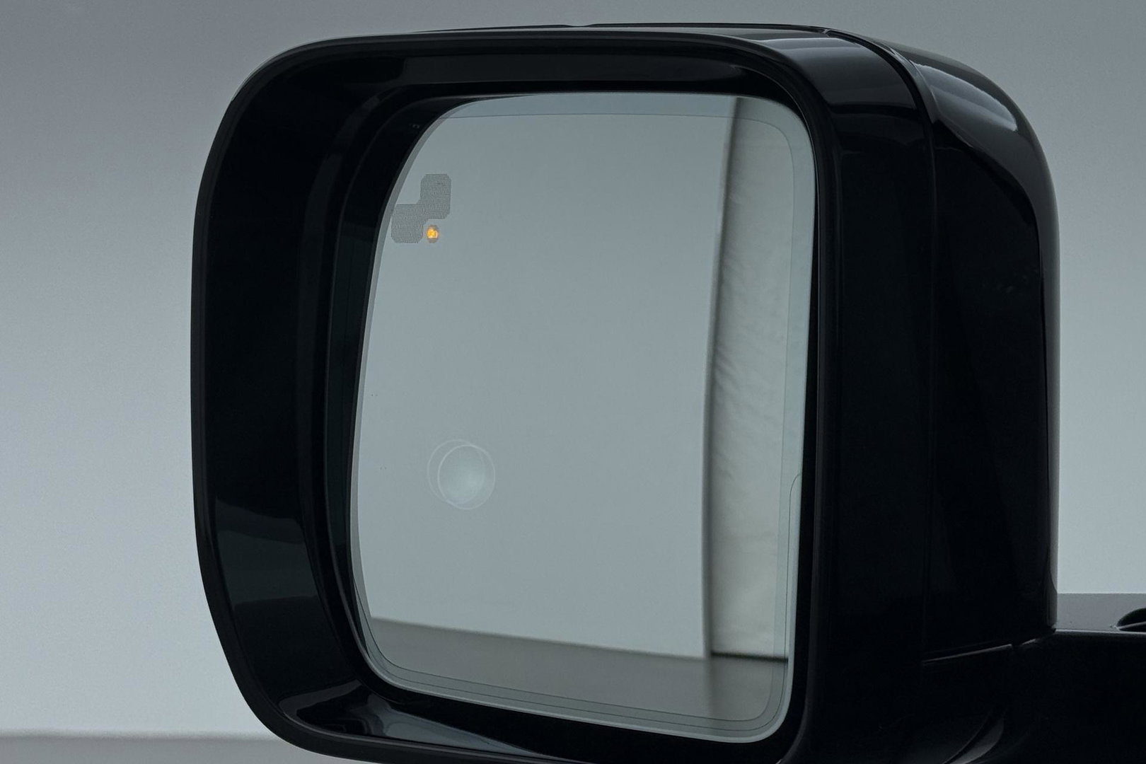 Land Rover Defender 2.0 P300e 110 X-Dynamic HSE | SATIN | Luchtvering | Panoramadak | Trekhaak | 360° Camera | Meridian Surround | Stoelventilatie | 22 Inch