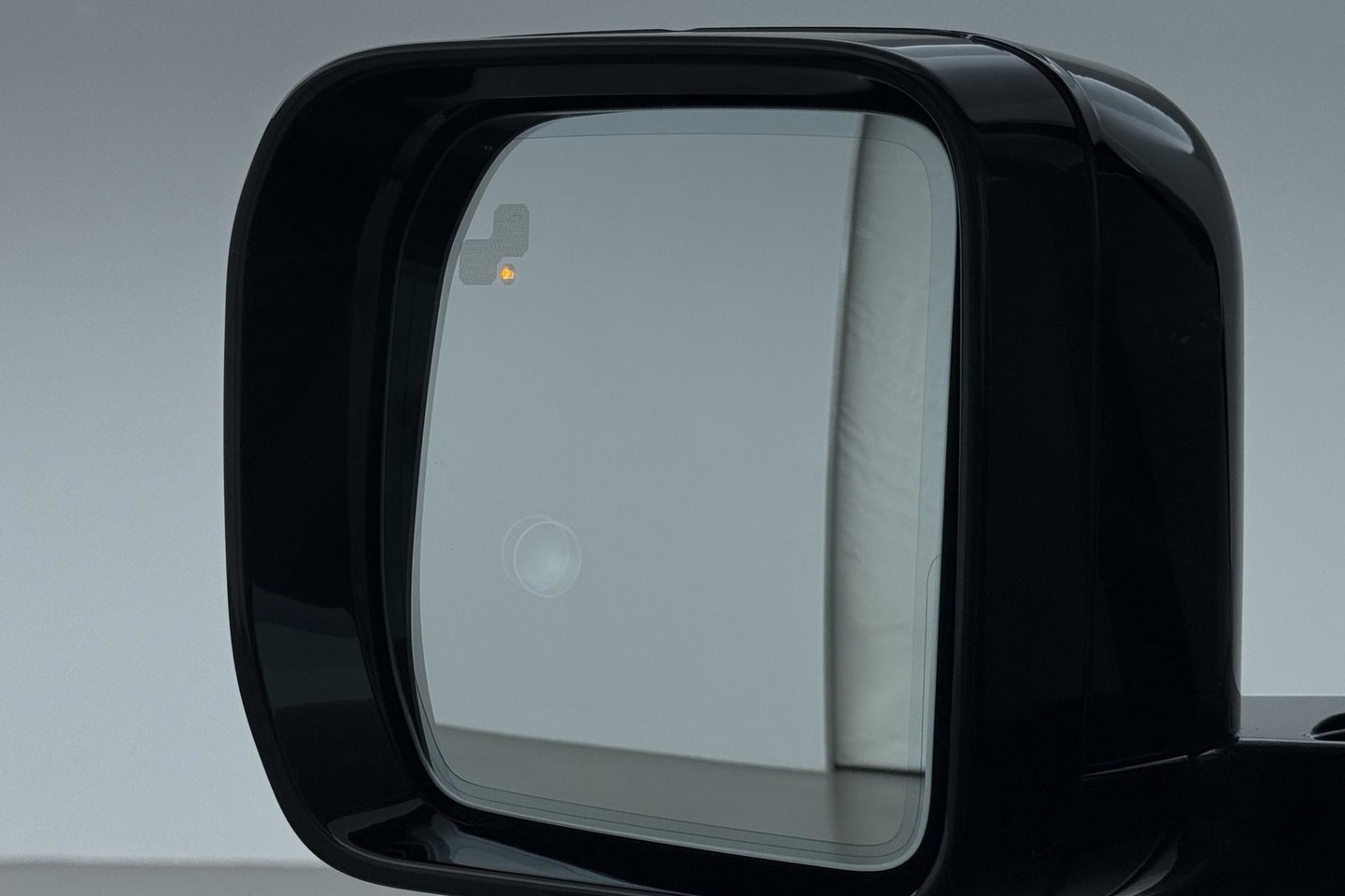 Land Rover Defender 2.0 P300e 110 X-Dynamic HSE | SATIN | Luchtvering | Panoramadak | Trekhaak | 360° Camera | Meridian Surround | Stoelventilatie | 22 Inch
