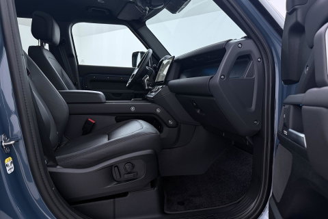 Land Rover Defender 2.0 P300e 110 X-Dynamic HSE | SATIN | Luchtvering | Panoramadak | Trekhaak | 360° Camera | Meridian Surround | Stoelventilatie | 22 Inch