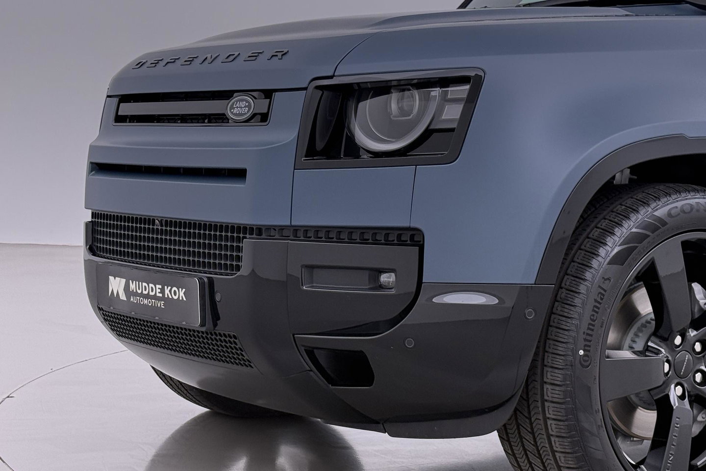 Land Rover Defender 2.0 P300e 110 X-Dynamic HSE | SATIN | Luchtvering | Panoramadak | Trekhaak | 360° Camera | Meridian Surround | Stoelventilatie | 22 Inch