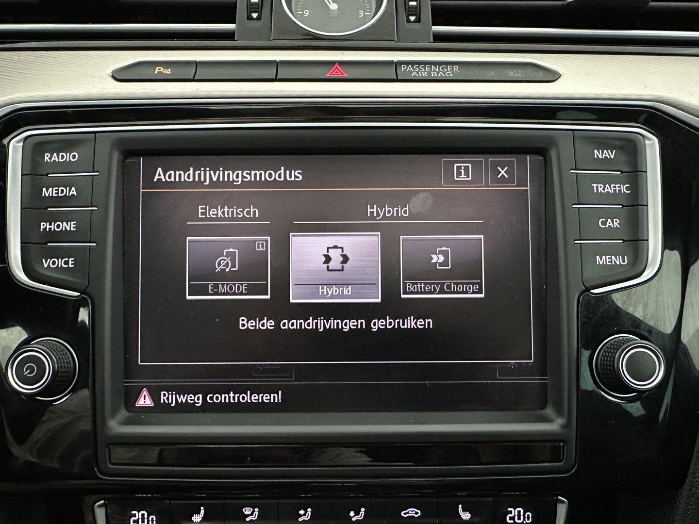 Volkswagen Passat Variant 1.4 TSI GTE Highline (Plug-In) {SoH-81%} Aut. *PANO | LEATHER-ALCANTARA | ERGONOMIC-SPORTSEATS | ADAPTIVE-CRUISE | FULL-LED | KEYLESS | CARPLAY | NAVI-FULLMAP | AMBIENTLIGHT | PRIVACY-GLASS | SHIFTPADDLES | TOWBAR | 18''ALU*