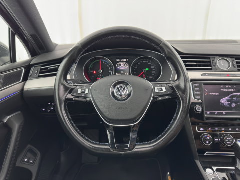 Volkswagen Passat Variant 1.4 TSI GTE Highline (Plug-In) {SoH-81%} Aut. *PANO | LEATHER-ALCANTARA | ERGONOMIC-SPORTSEATS | ADAPTIVE-CRUISE | FULL-LED | KEYLESS | CARPLAY | NAVI-FULLMAP | AMBIENTLIGHT | PRIVACY-GLASS | SHIFTPADDLES | TOWBAR | 18''ALU*