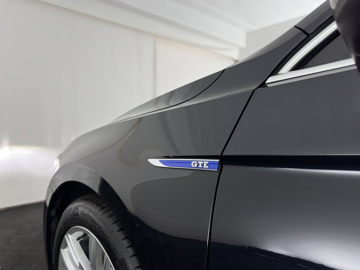 Volkswagen Passat Variant 1.4 TSI GTE Highline (Plug-In) {SoH-81%} Aut. *PANO | LEATHER-ALCANTARA | ERGONOMIC-SPORTSEATS | ADAPTIVE-CRUISE | FULL-LED | KEYLESS | CARPLAY | NAVI-FULLMAP | AMBIENTLIGHT | PRIVACY-GLASS | SHIFTPADDLES | TOWBAR | 18''ALU*