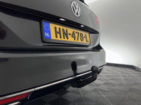 Volkswagen Passat Variant 1.4 TSI GTE Highline (Plug-In) {SoH-81%} Aut. *PANO | LEATHER-ALCANTARA | ERGONOMIC-SPORTSEATS | ADAPTIVE-CRUISE | FULL-LED | KEYLESS | CARPLAY | NAVI-FULLMAP | AMBIENTLIGHT | PRIVACY-GLASS | SHIFTPADDLES | TOWBAR | 18''ALU*