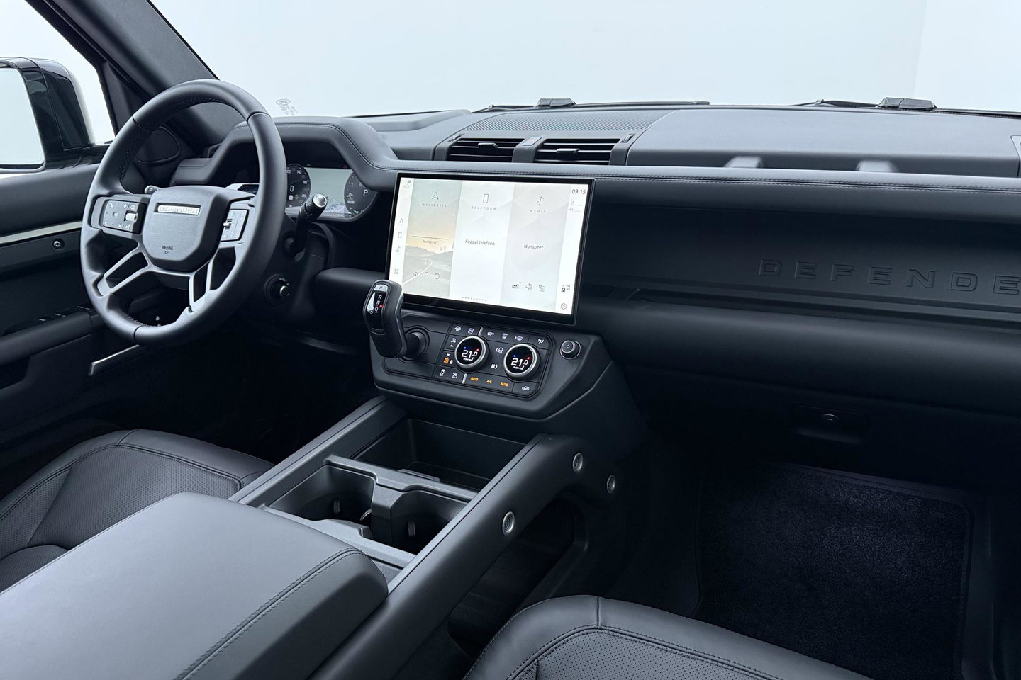 Land Rover Defender 110 P300e X-Dynamic HSE | SATIN | Luchtvering | Panoramadak | Trekhaak | 360° Camera | Meridian Surround | Stoelventilatie | 22 Inch