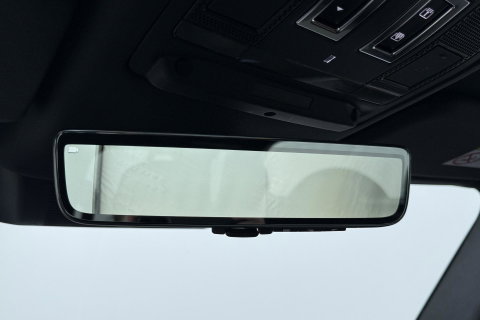 Land Rover Defender 110 P300e X-Dynamic HSE | SATIN | Luchtvering | Panoramadak | Trekhaak | 360° Camera | Meridian Surround | Stoelventilatie | 22 Inch