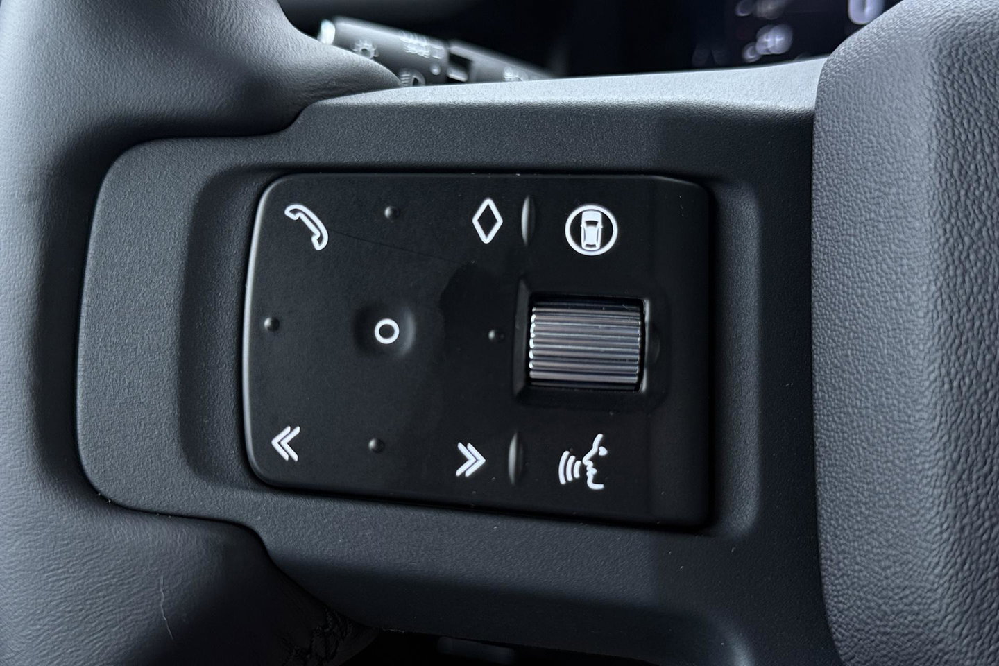 Land Rover Defender 110 P300e X-Dynamic HSE | SATIN | Luchtvering | Panoramadak | Trekhaak | 360° Camera | Meridian Surround | Stoelventilatie | 22 Inch