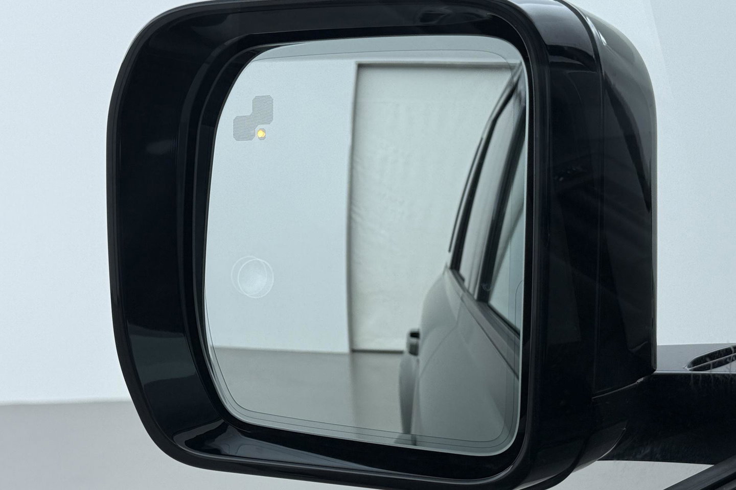 Land Rover Defender 110 P300e X-Dynamic HSE | SATIN | Luchtvering | Panoramadak | Trekhaak | 360° Camera | Meridian Surround | Stoelventilatie | 22 Inch
