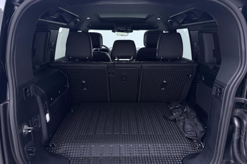 Land Rover Defender 110 P300e X-Dynamic HSE | SATIN | Luchtvering | Panoramadak | Trekhaak | 360° Camera | Meridian Surround | Stoelventilatie | 22 Inch