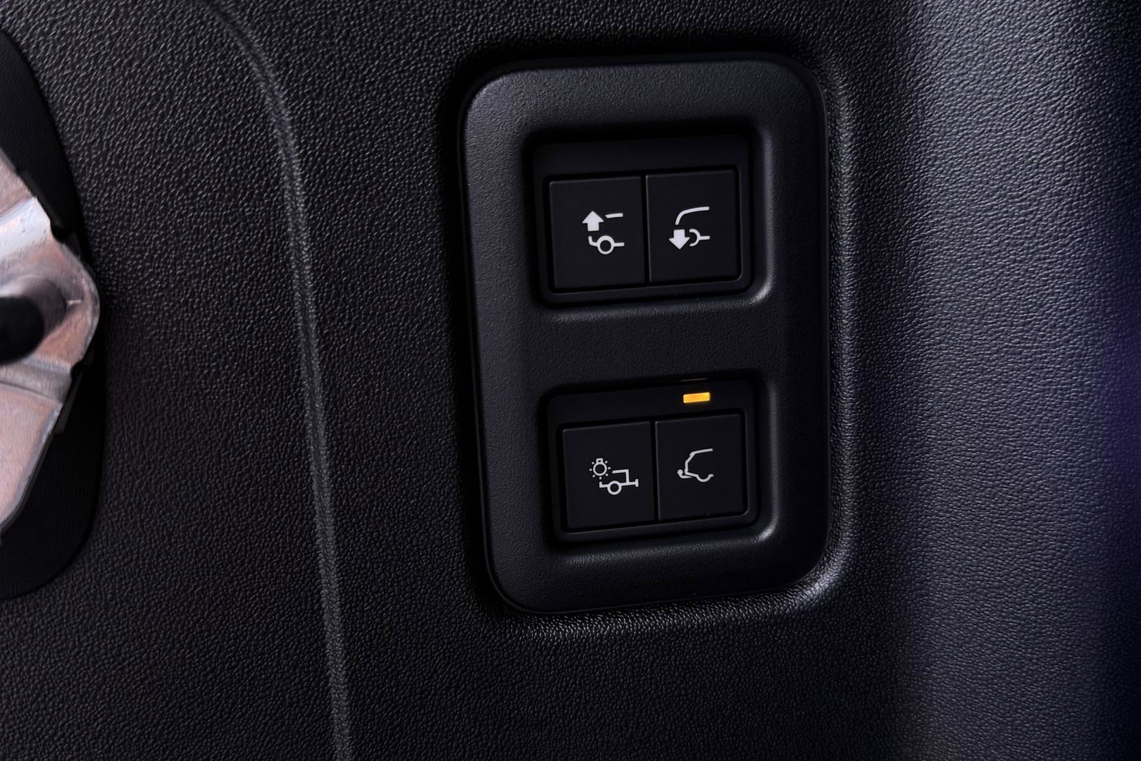 Land Rover Defender 110 P300e X-Dynamic HSE | SATIN | Luchtvering | Panoramadak | Trekhaak | 360° Camera | Meridian Surround | Stoelventilatie | 22 Inch