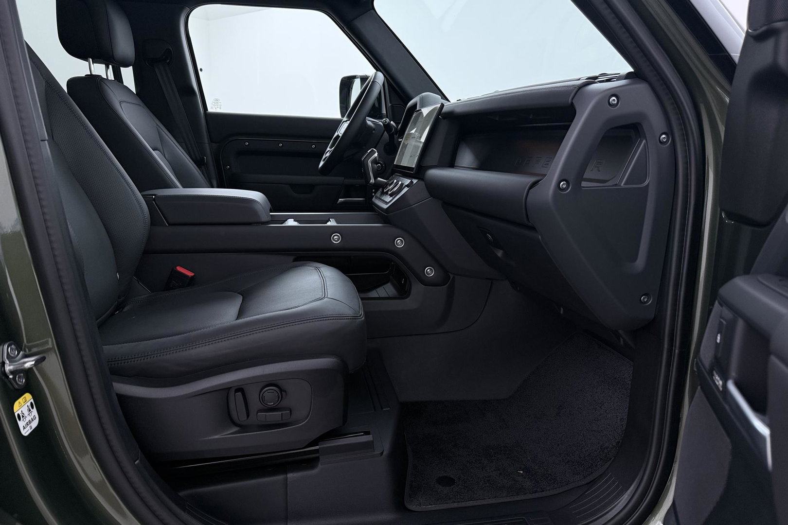Land Rover Defender 110 P300e X-Dynamic HSE | SATIN | Luchtvering | Panoramadak | Trekhaak | 360° Camera | Meridian Surround | Stoelventilatie | 22 Inch