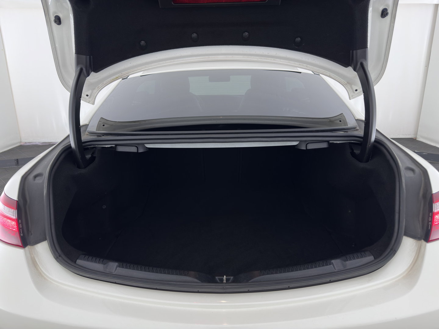 Mercedes-Benz E-Klasse Coupé 220 d AMG-Styling Premium Plus Aut. *PANO | LEATHER-MICROFIBRE | BURMESTER | ADAPTIVE-CRUISE | BLINDSPOT | MULTIBEAM-LED | MEMORY-PACK | TOPVIEW | KEYLESS | HEATED-SPORTSEATS | WIDESCREEN | AMBIENTLIGHT | SHIFTPADDLES | ..