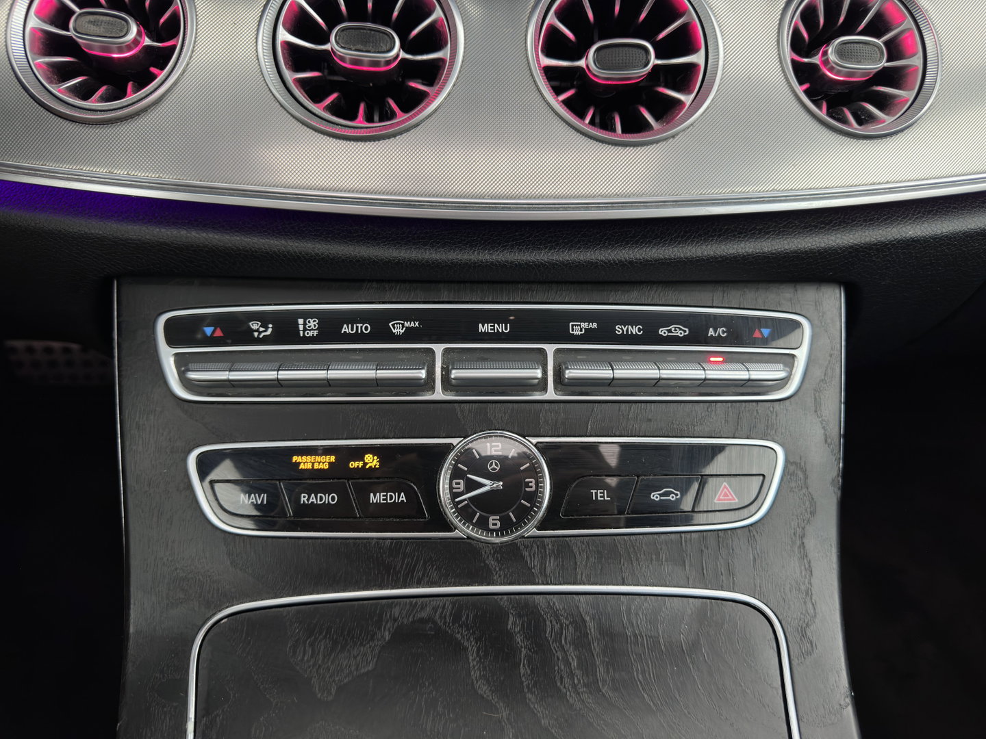 Mercedes-Benz E-Klasse Coupé 220 d AMG-Styling Premium Plus Aut. *PANO | LEATHER-MICROFIBRE | BURMESTER | ADAPTIVE-CRUISE | BLINDSPOT | MULTIBEAM-LED | MEMORY-PACK | TOPVIEW | KEYLESS | HEATED-SPORTSEATS | WIDESCREEN | AMBIENTLIGHT | SHIFTPADDLES | ..