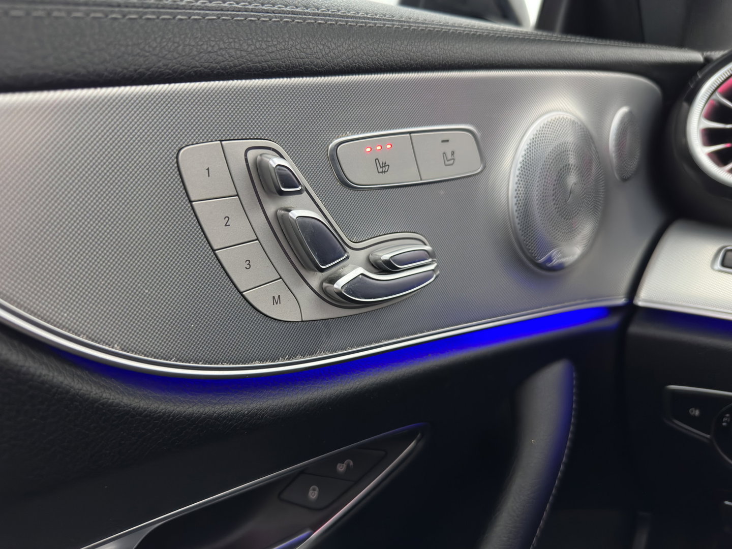 Mercedes-Benz E-Klasse Coupé 220 d AMG-Styling Premium Plus Aut. *PANO | LEATHER-MICROFIBRE | BURMESTER | ADAPTIVE-CRUISE | BLINDSPOT | MULTIBEAM-LED | MEMORY-PACK | TOPVIEW | KEYLESS | HEATED-SPORTSEATS | WIDESCREEN | AMBIENTLIGHT | SHIFTPADDLES | ..