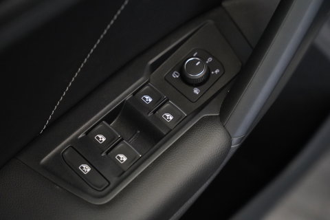 Volkswagen Tiguan 1.4 TSI eHybrid R-Line Business Panoramadak Leder ACC PDC Memory Stoelen 24 Maanden garantie* (Vraag naar de voorwaarden)