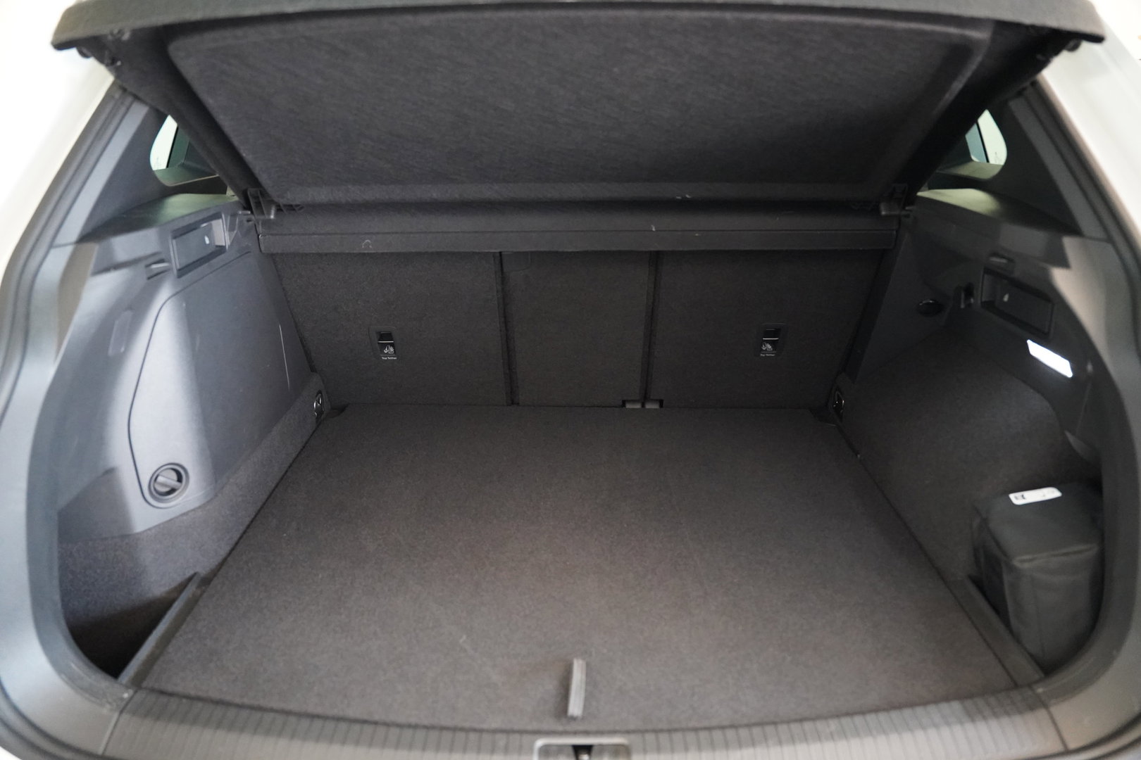 Volkswagen Tiguan 1.4 TSI eHybrid R-Line Business Panoramadak Leder ACC PDC Memory Stoelen 24 Maanden garantie* (Vraag naar de voorwaarden)