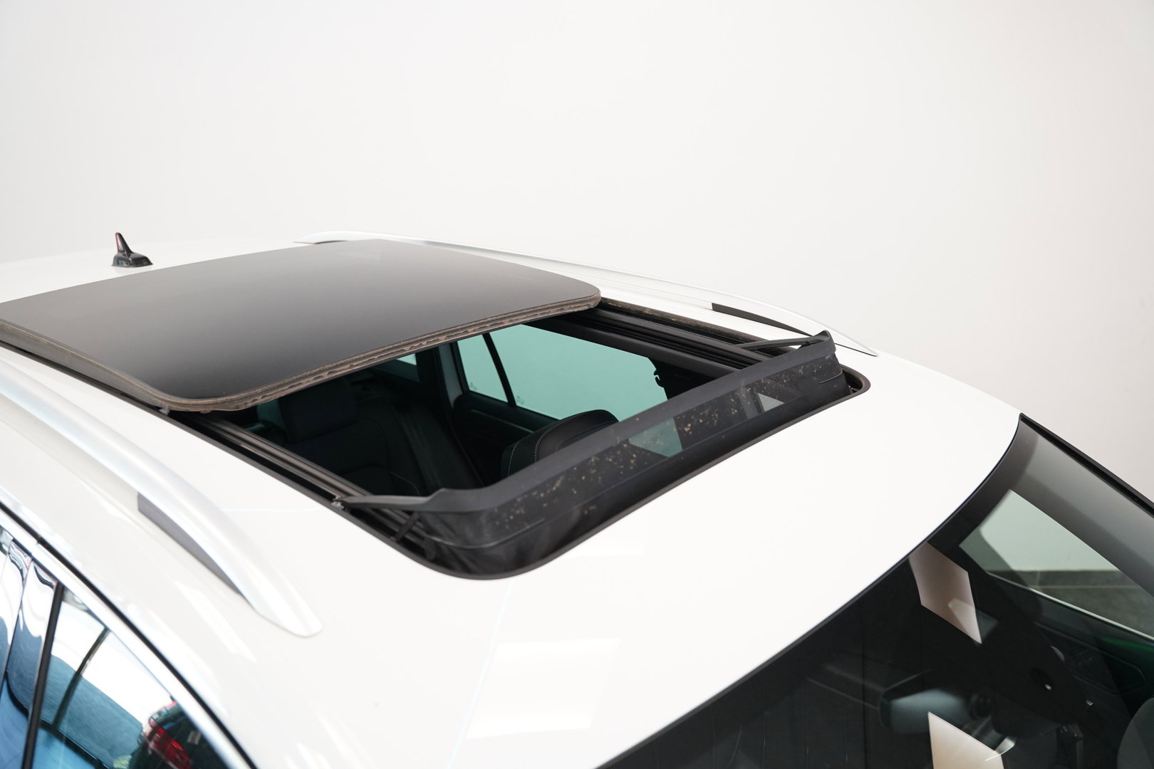 Volkswagen Tiguan 1.4 TSI eHybrid R-Line Business Panoramadak Leder ACC PDC Memory Stoelen 24 Maanden garantie* (Vraag naar de voorwaarden)
